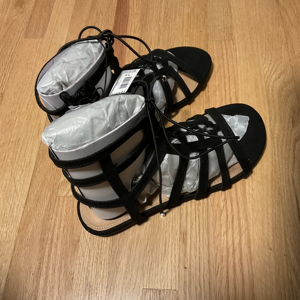 Torrid Black Sandals Elegant Design